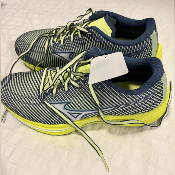 Mizuno Wave Rebellion
Women’s size 7.5
BNWT - Picture 1 of 4